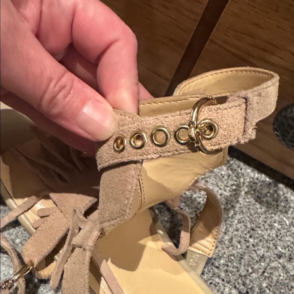 Wonder Jessa leather Fringe Tan Sandals with gold buckles - Picture 4 of 6